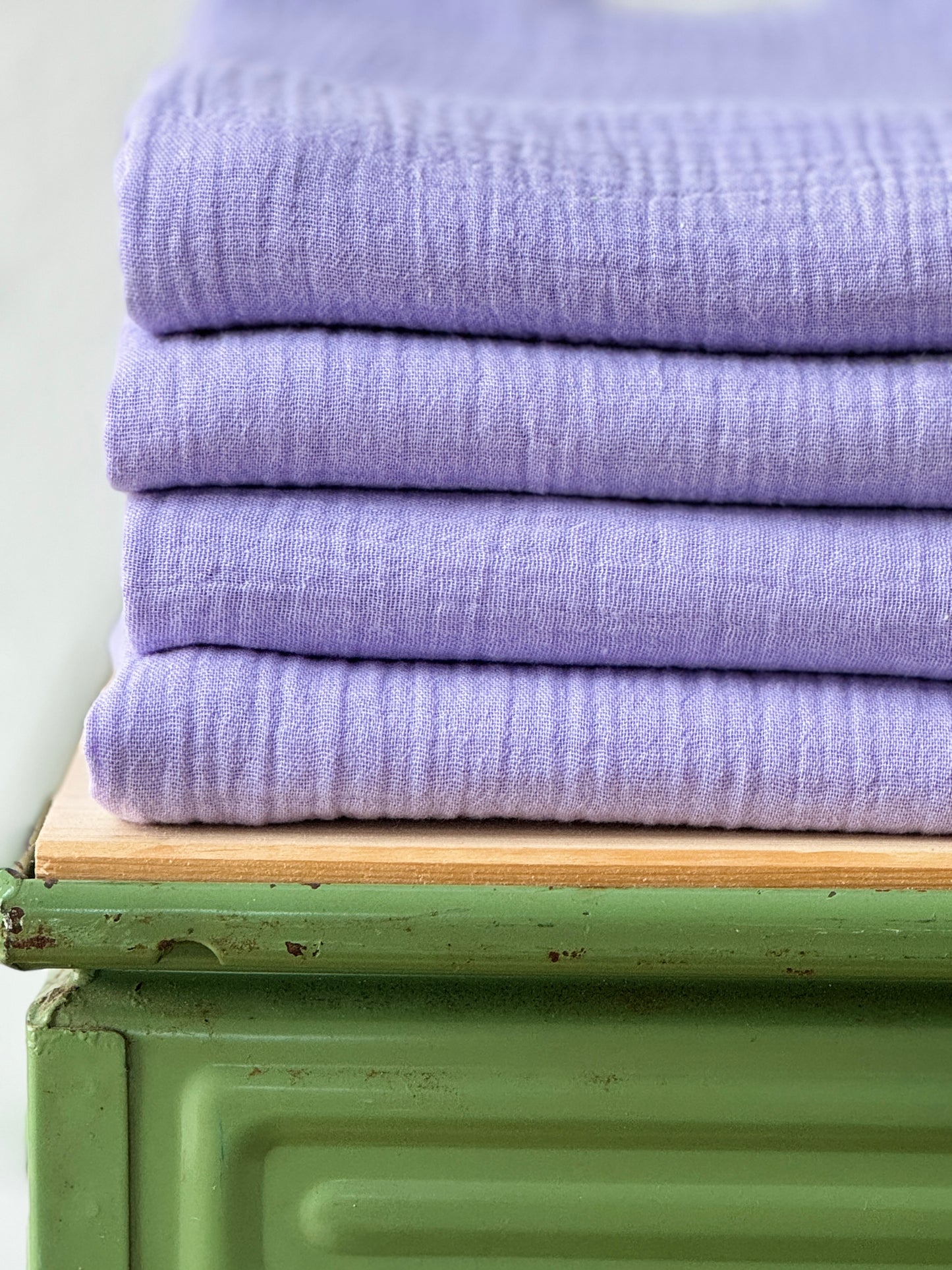 Kein Basic. Ein Statement. Musselinschal in Bio | flieder