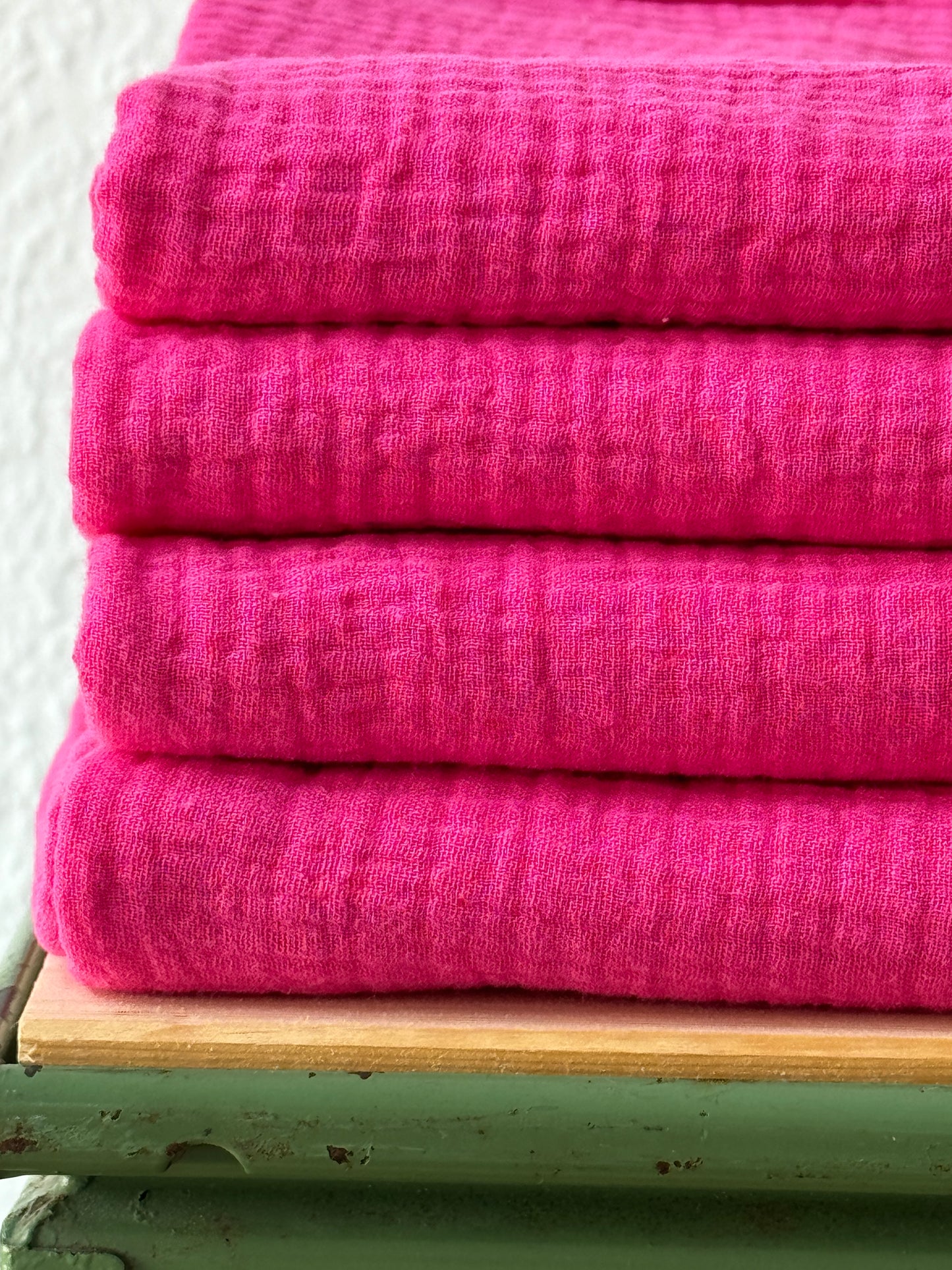 Kein Basic. Ein Statement. Musselinschal in Bio | pink