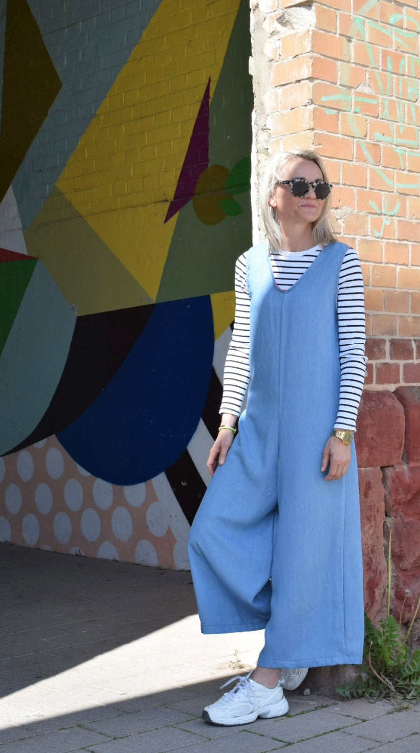 Jumpsuit in Denim Optik aus nachhaltigem TENCEL™ – luftig, lässig, fair
