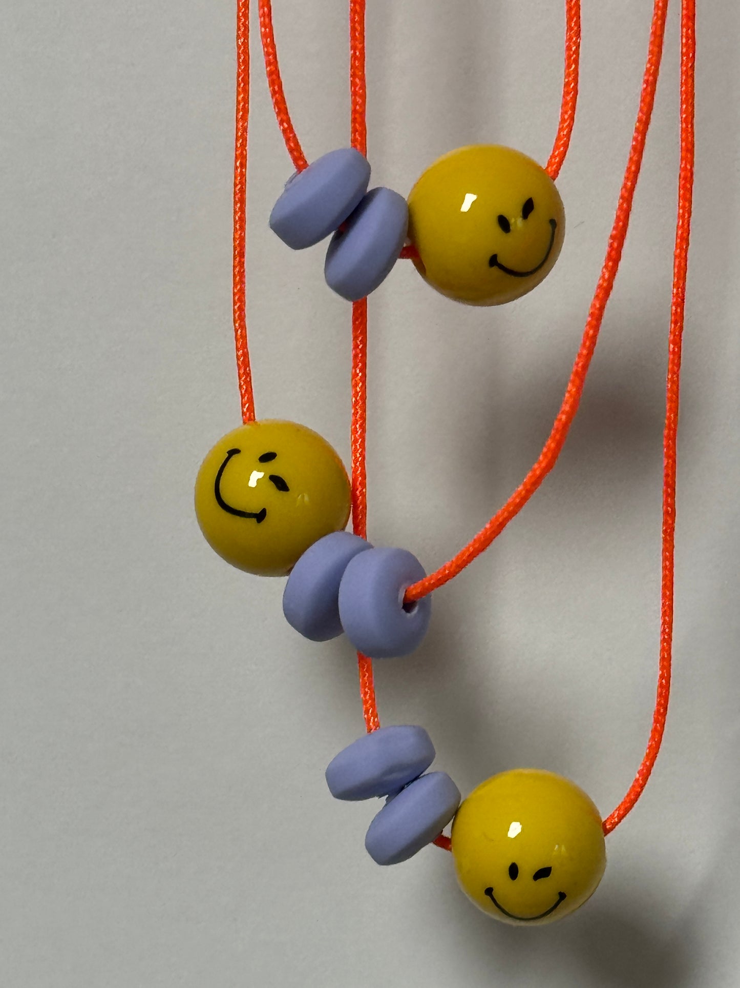 Statement-Kette mit Smiley – gute Laune zum Umhängen