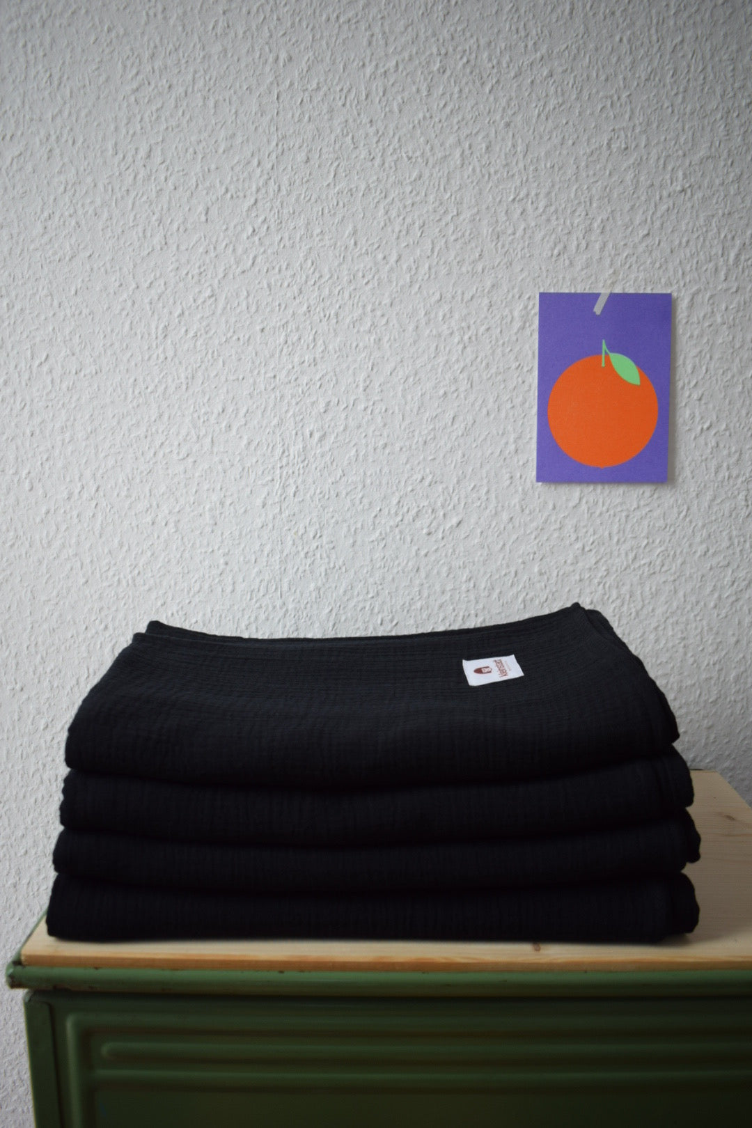 Kein Basic. Ein Statement. Musselinschal in Bio | schwarz