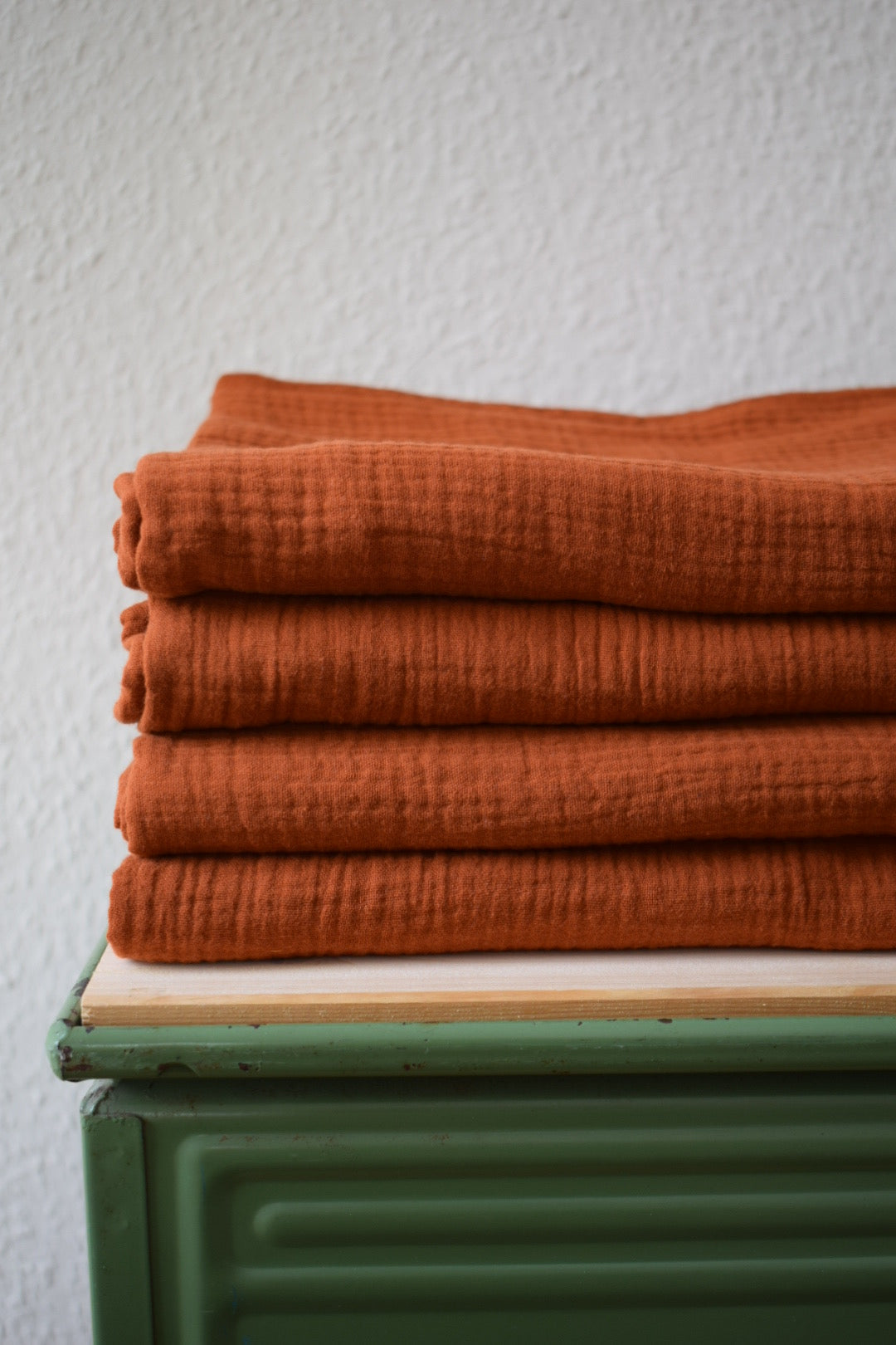 Kein Basic. Ein Statement. Musselinschal in Bio | rost