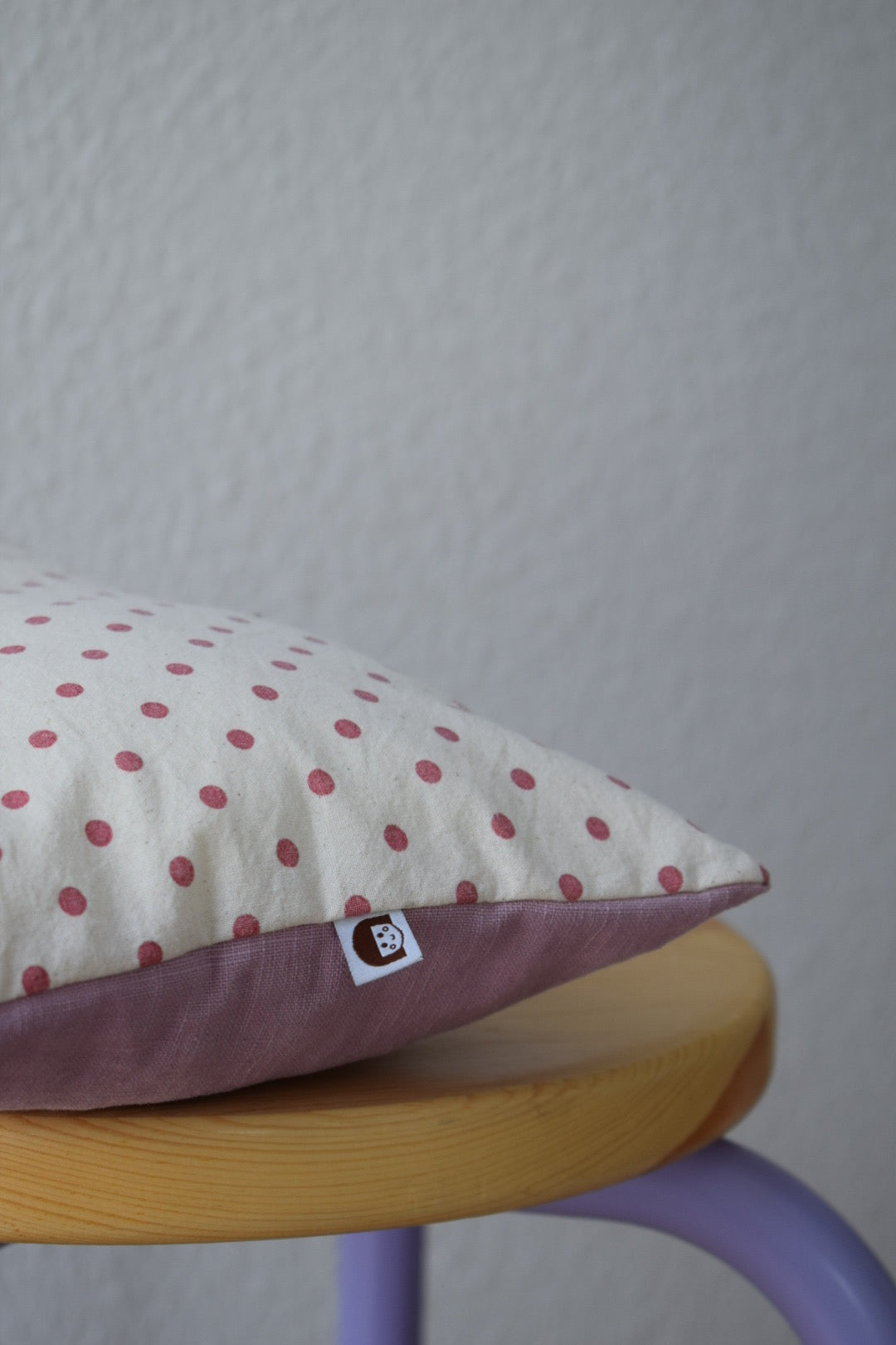 Snuggle TO GO Kissen | 20×40 cm mit Pünktchen & Leinen | Handmade Travel Pillow