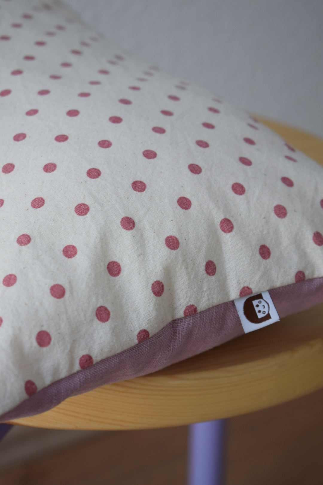 Snuggle TO GO Kissen | 20×40 cm mit Pünktchen & Leinen | Handmade Travel Pillow