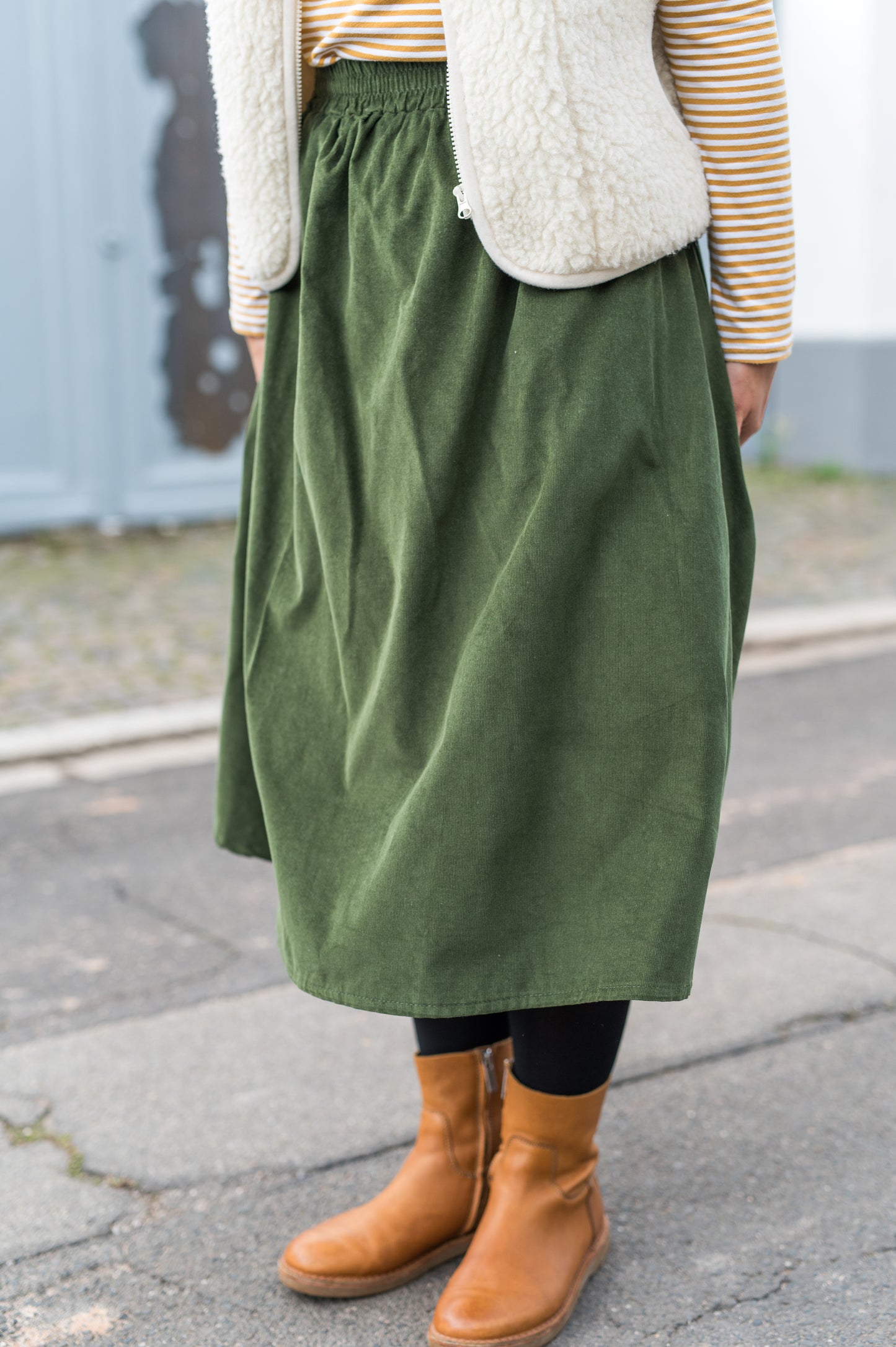 Rock HEDDA | Feincord Edition | Midi, clean & everyday wow | waldgrün