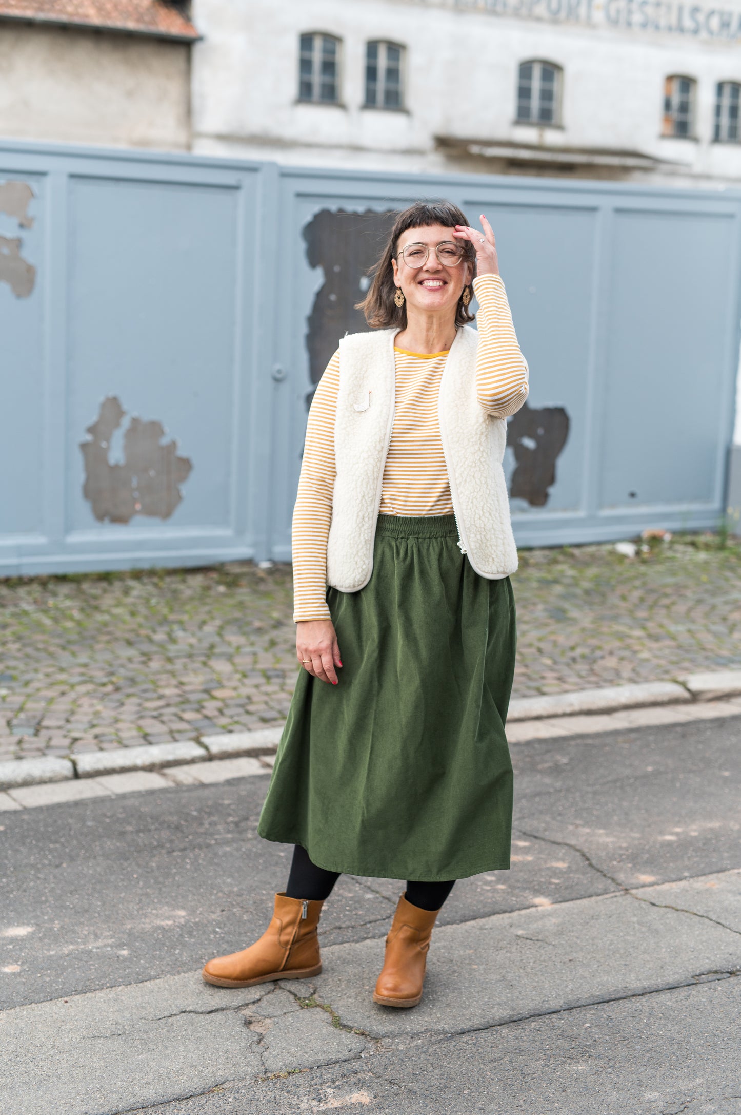 Rock HEDDA | Feincord Edition | Midi, clean & everyday wow | waldgrün