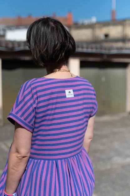 Oversize Streifenkleid | Einfach anziehen. Gut aussehen.
