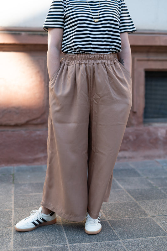 Die Jeden-Tag-Hose 🖤 weite Sommerhose im Marlene-Stil | TENCEL™ Taupe