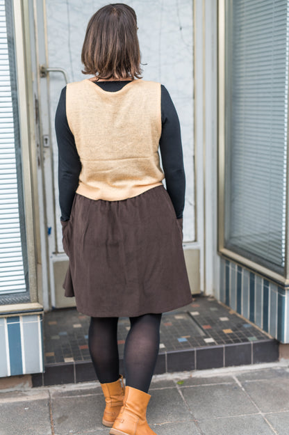 LOTTE Rock aus Feincord braun von hinten, ausgestellter Fall