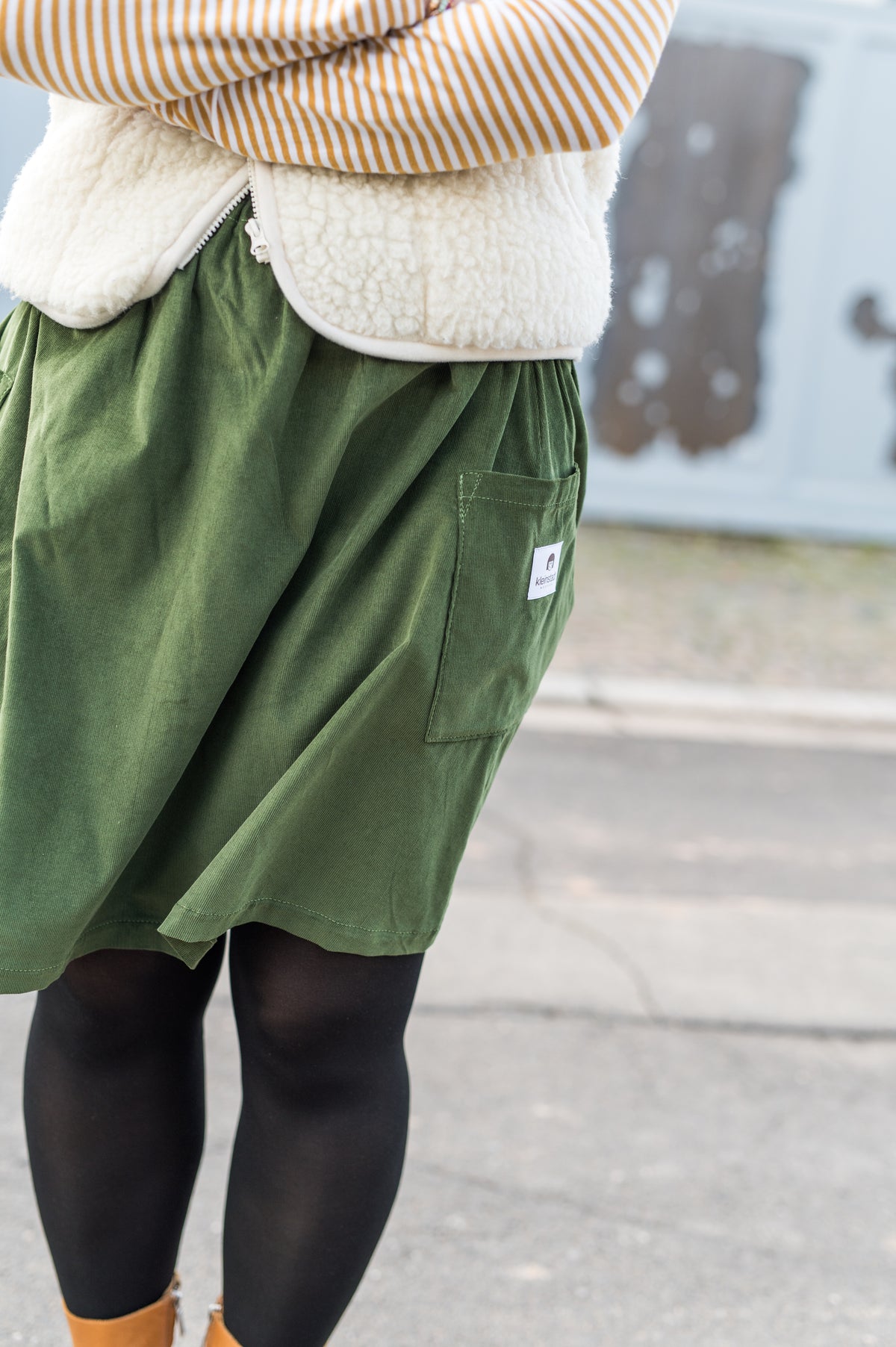 LOTTE Rock aus Feincord waldgrün, ausgestellter Fall mit Seitentaschen