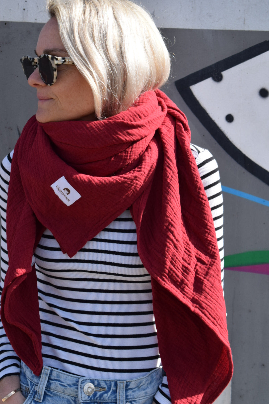 Kein Basic. Ein Statement. Musselinschal aus Bio Musselin | bordeaux