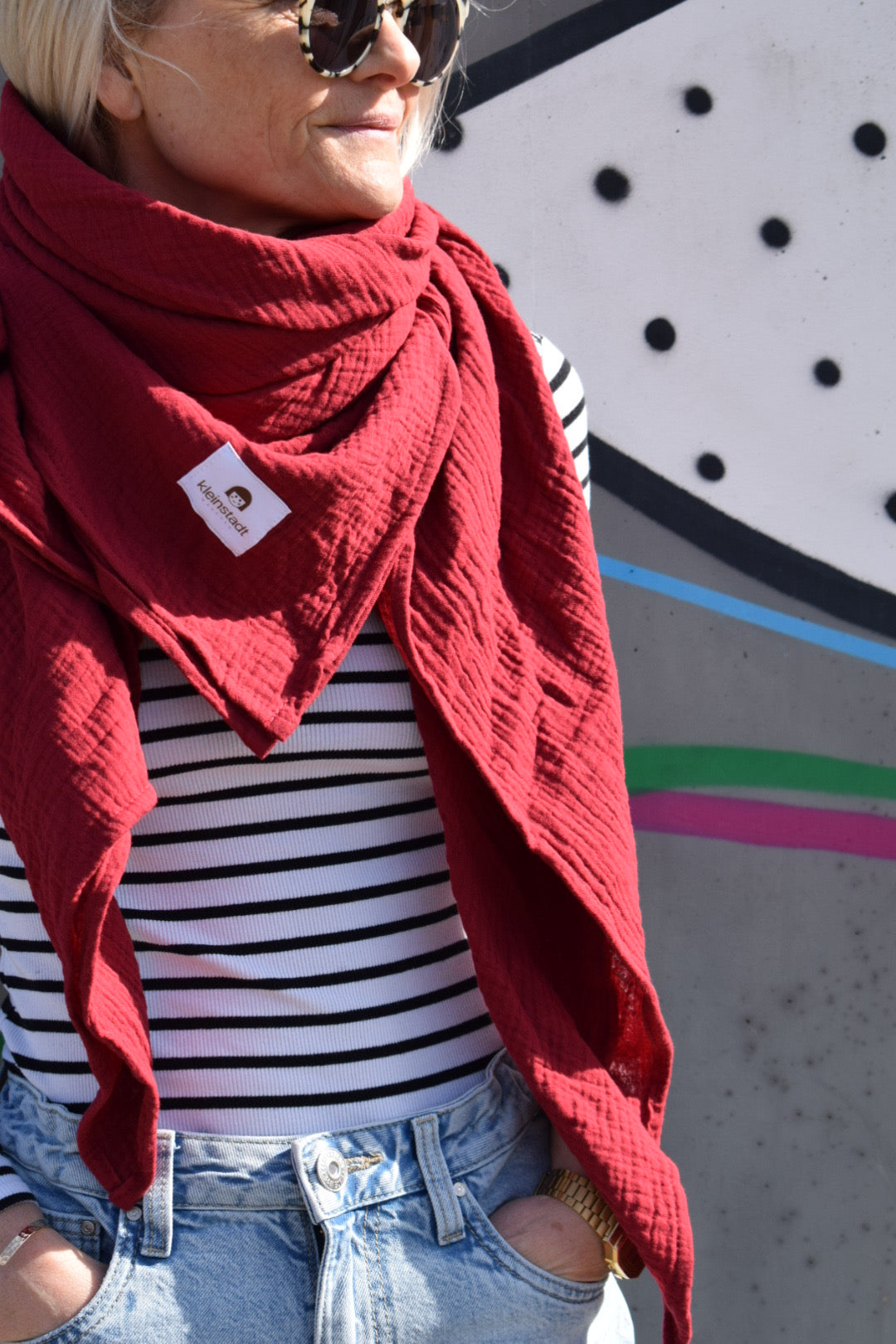 Kein Basic. Ein Statement. Musselinschal aus Bio Musselin | bordeaux