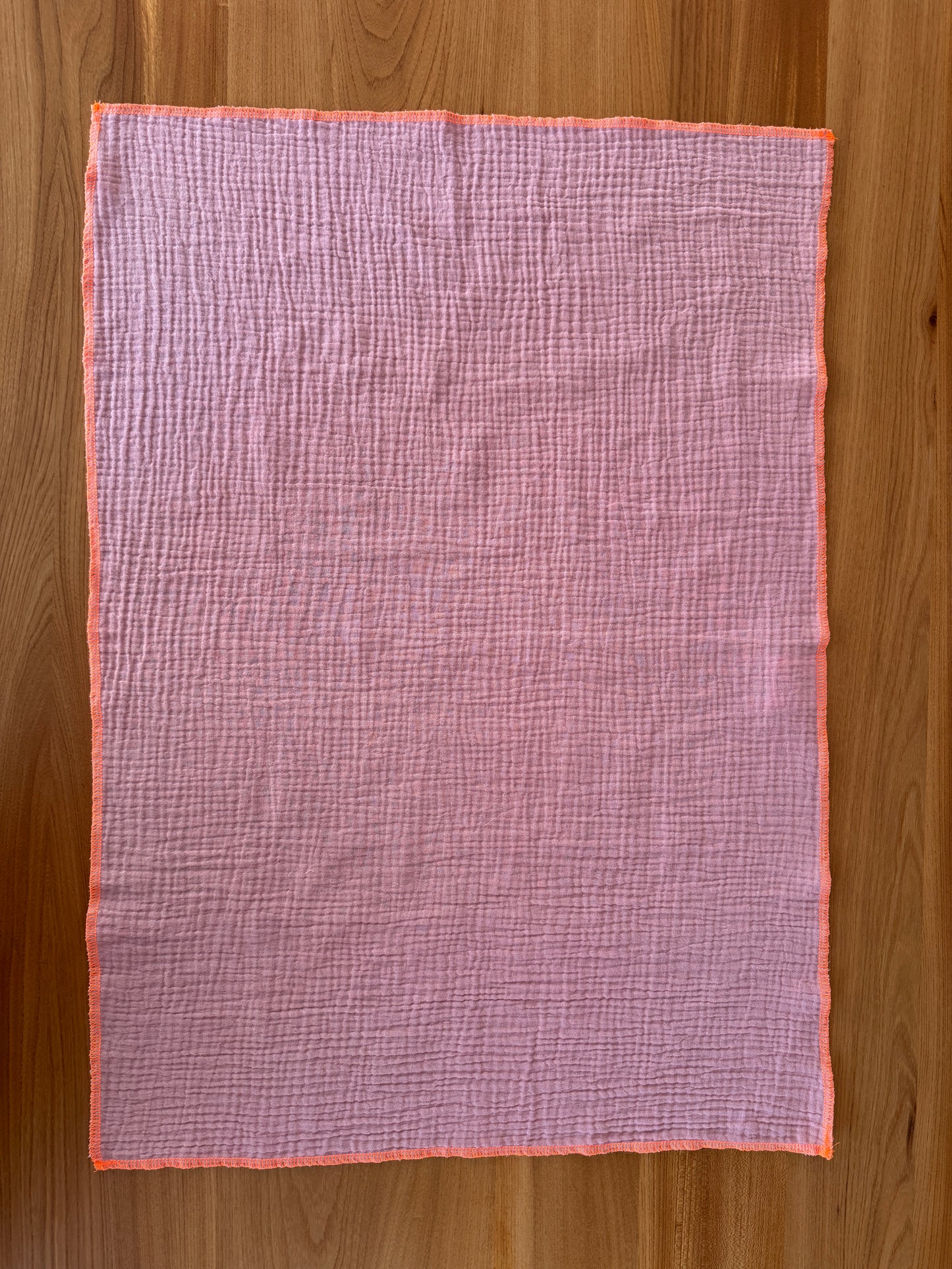 Kleines Tischtuch. Große Wirkung. Neon inklusive.