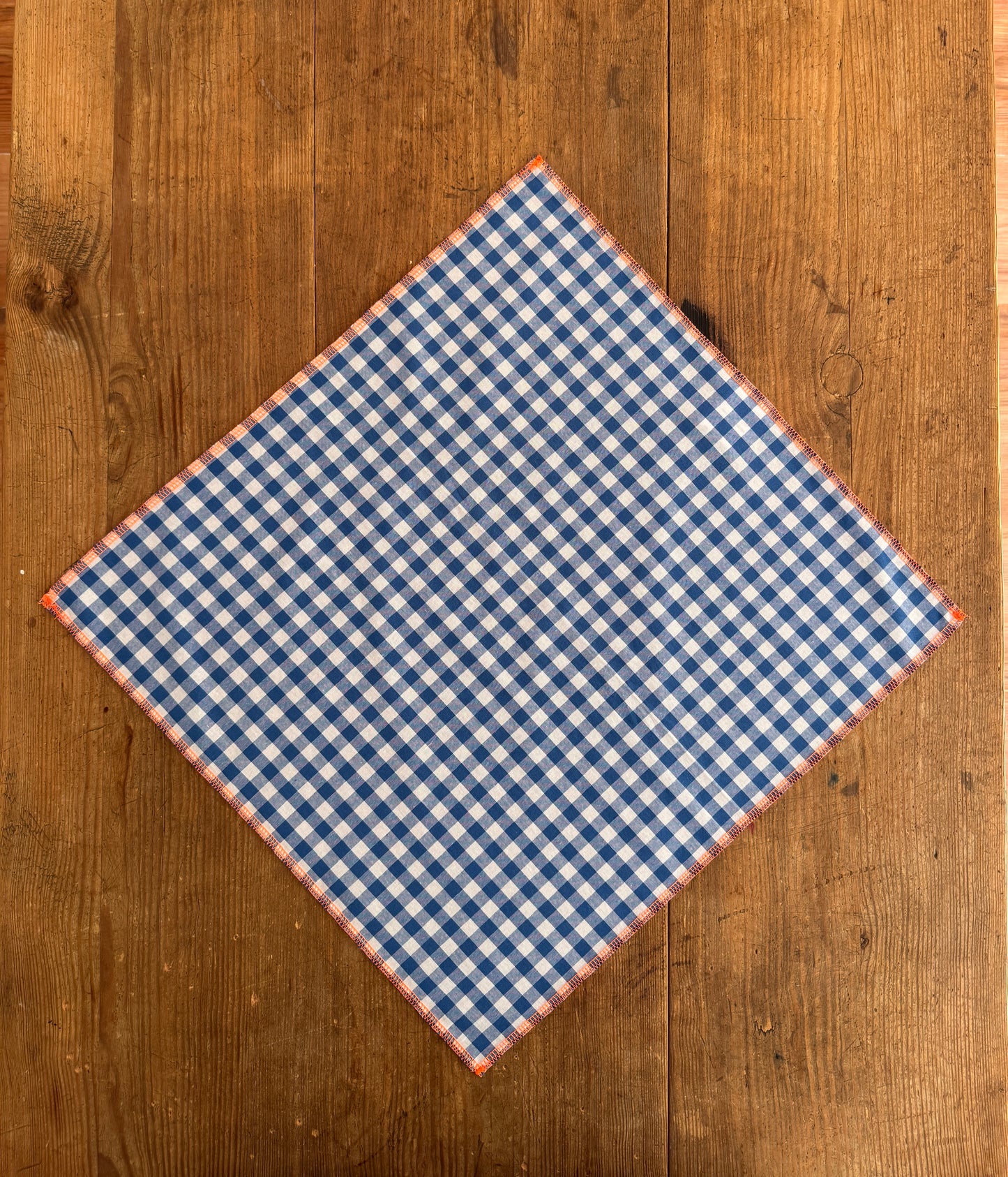 kariertes Mitteldeckchen mit Neon Kante 45x45 cm | Mini Tischdecke Baumwolle | modernes Table Topper Unikat
