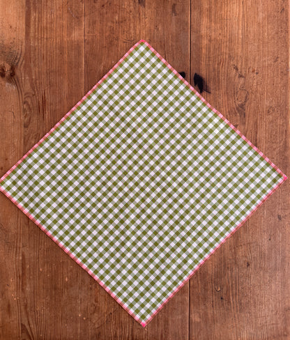 Kariertes Mitteldeckchen mit Neon Kante 45x45 cm | Mini Tischdecke Baumwolle | modernes Table Topper Unikat
