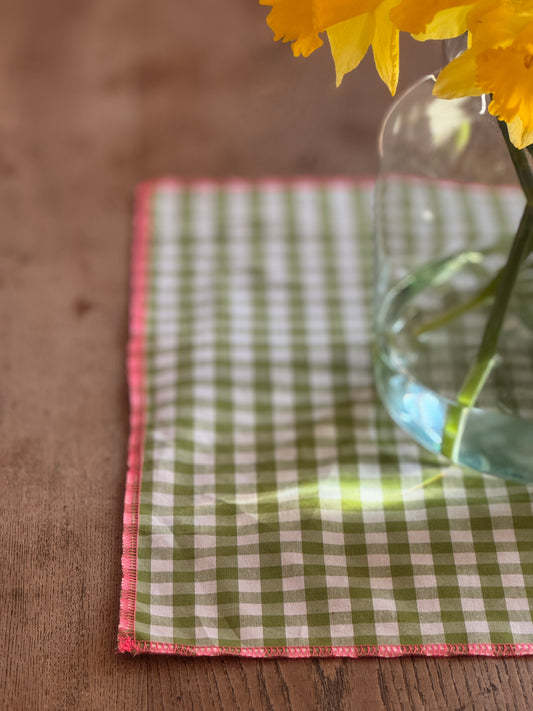 Kariertes Mitteldeckchen mit Neon Kante 45x45 cm | Mini Tischdecke Baumwolle | modernes Table Topper Unikat