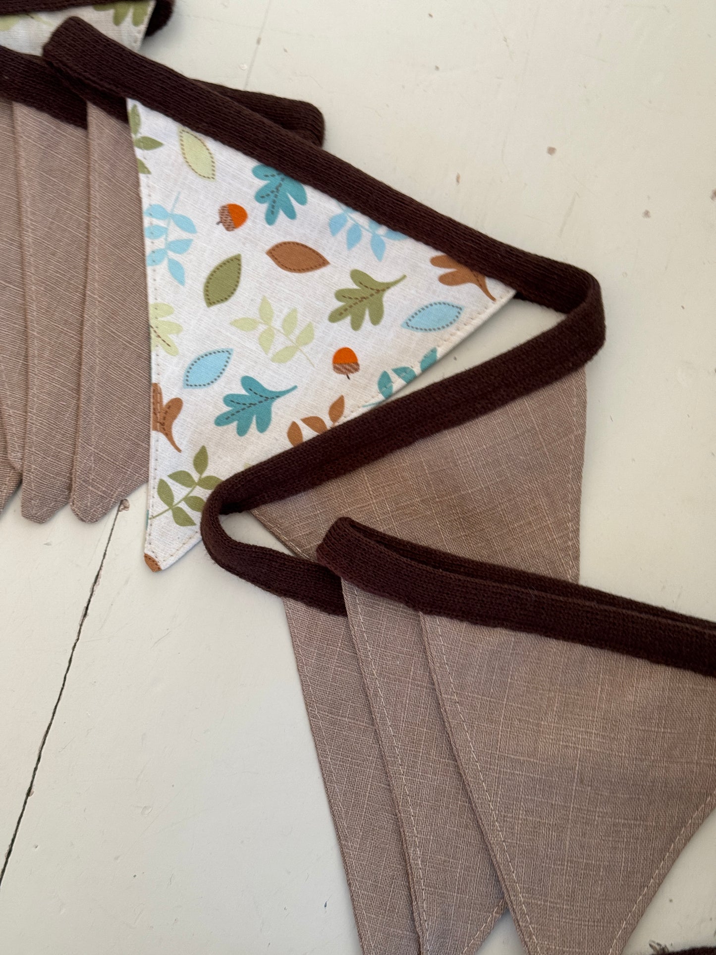 Wimpelkette | handmade Leinen Einzelstück in Taupe mit Eichelprint