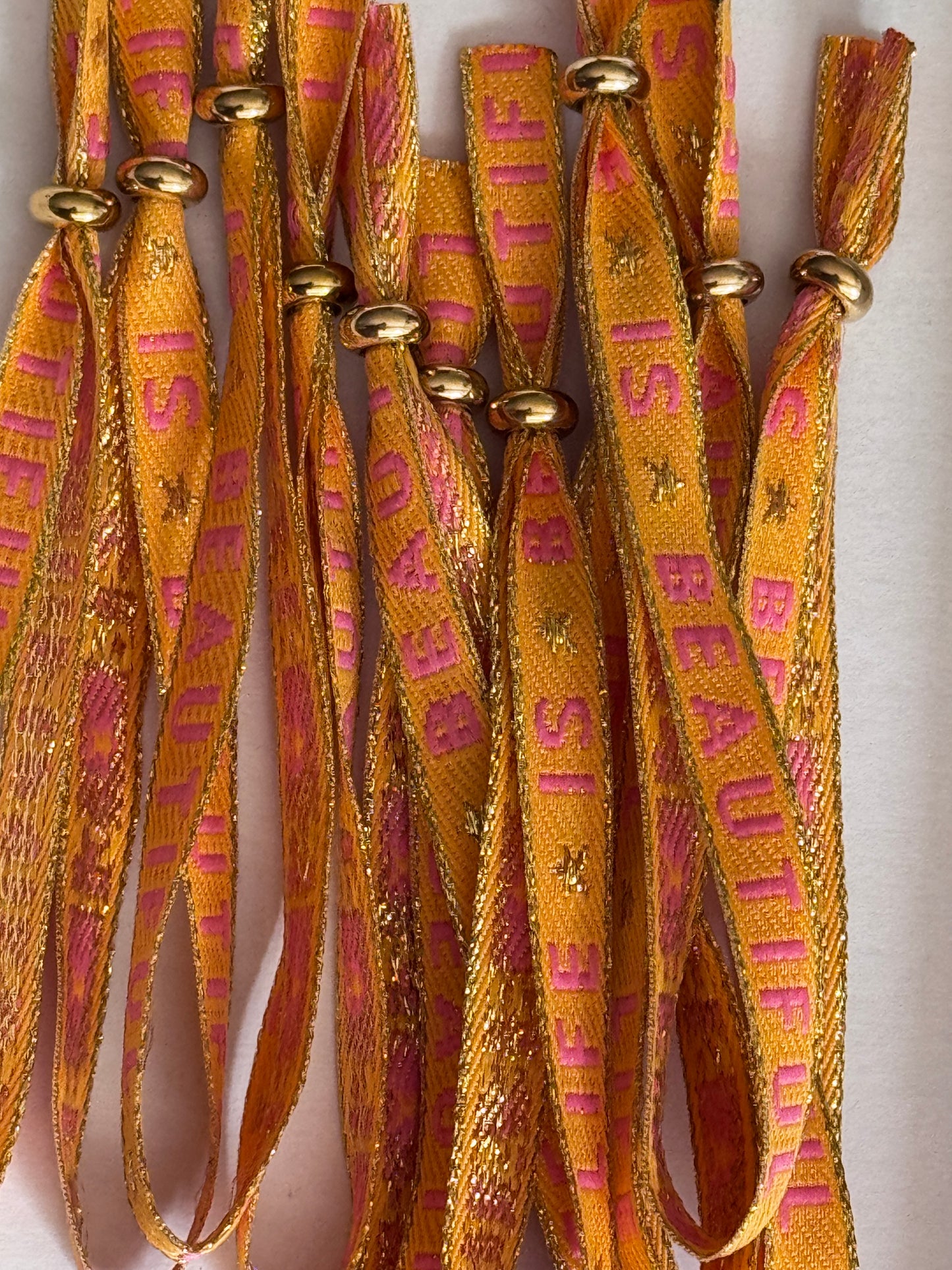 Lieblingsbänder | Handgemachte Stoffarmbänder & Festivalbänder