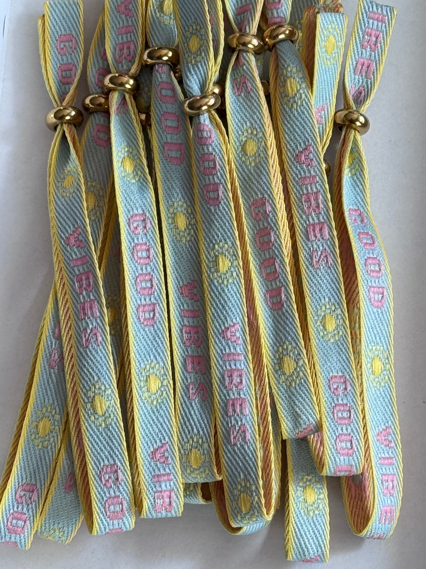 Lieblingsbänder | Handgemachte Stoffarmbänder & Festivalbänder
