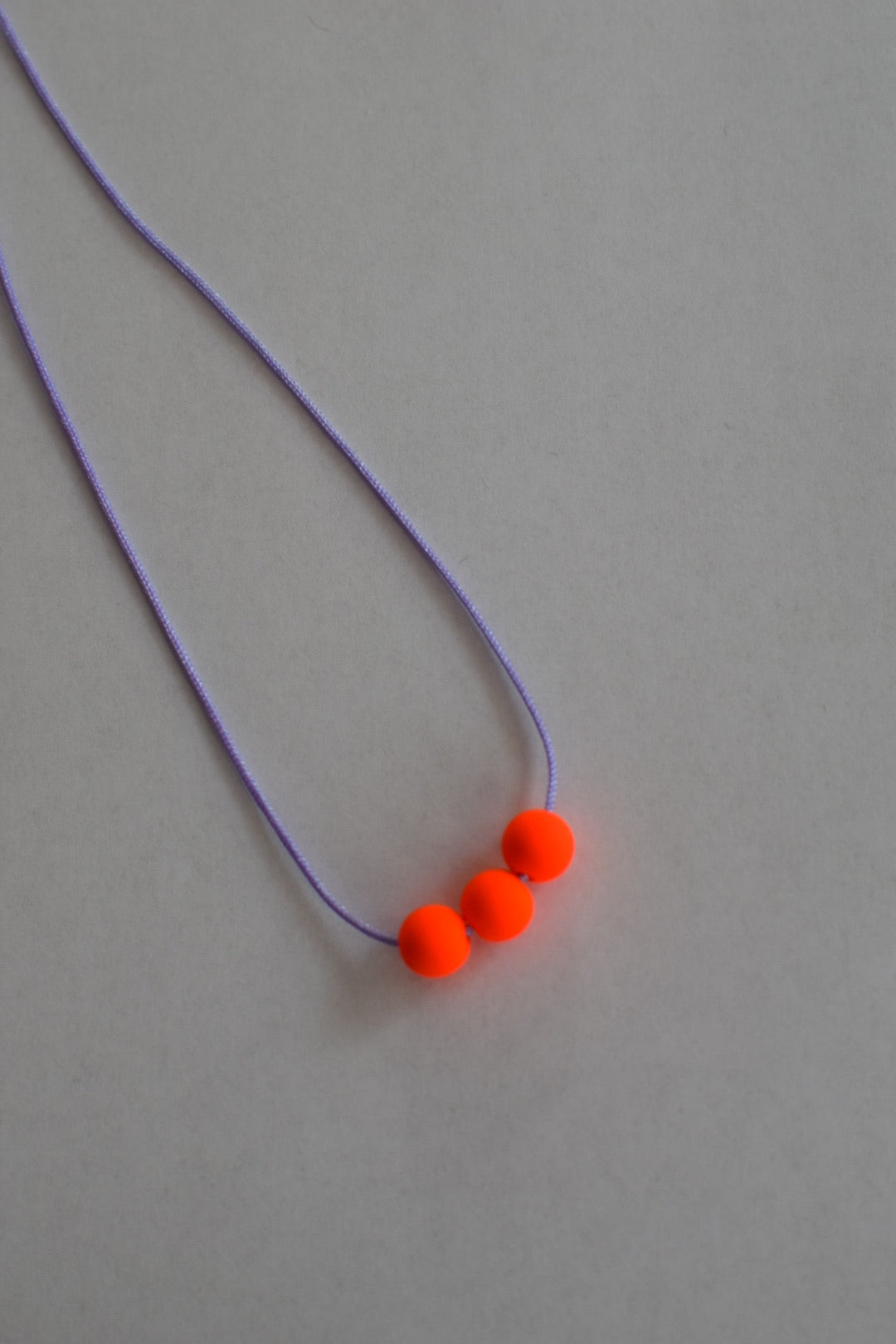 Lieblingskette | Neonperlen & Makrameeband