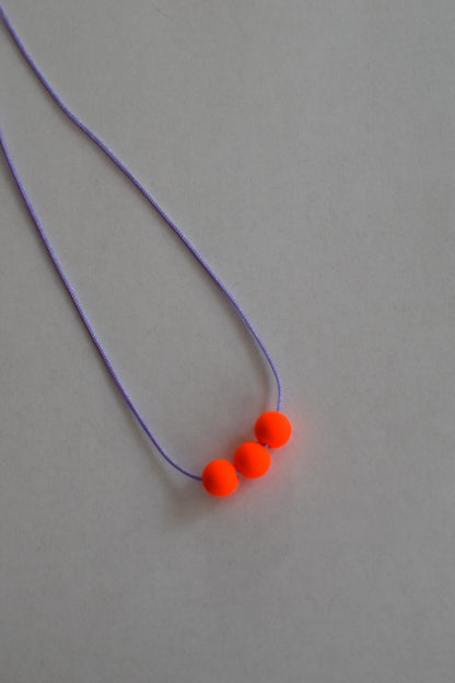 Lieblingskette | Neonperlen & Makrameeband