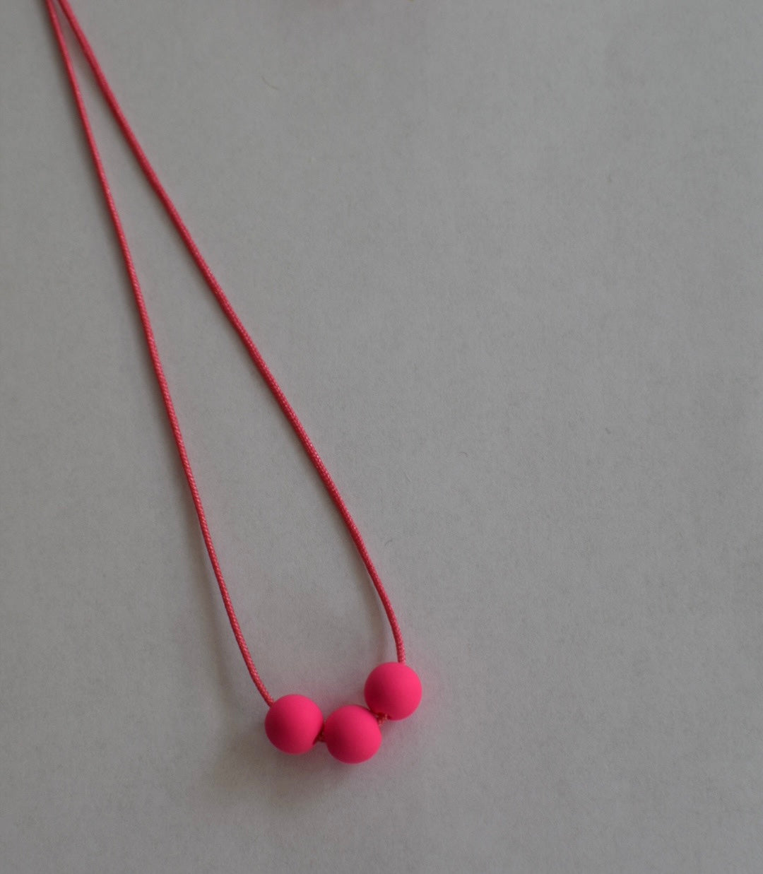 Lieblingskette | Neonperlen & Makrameeband