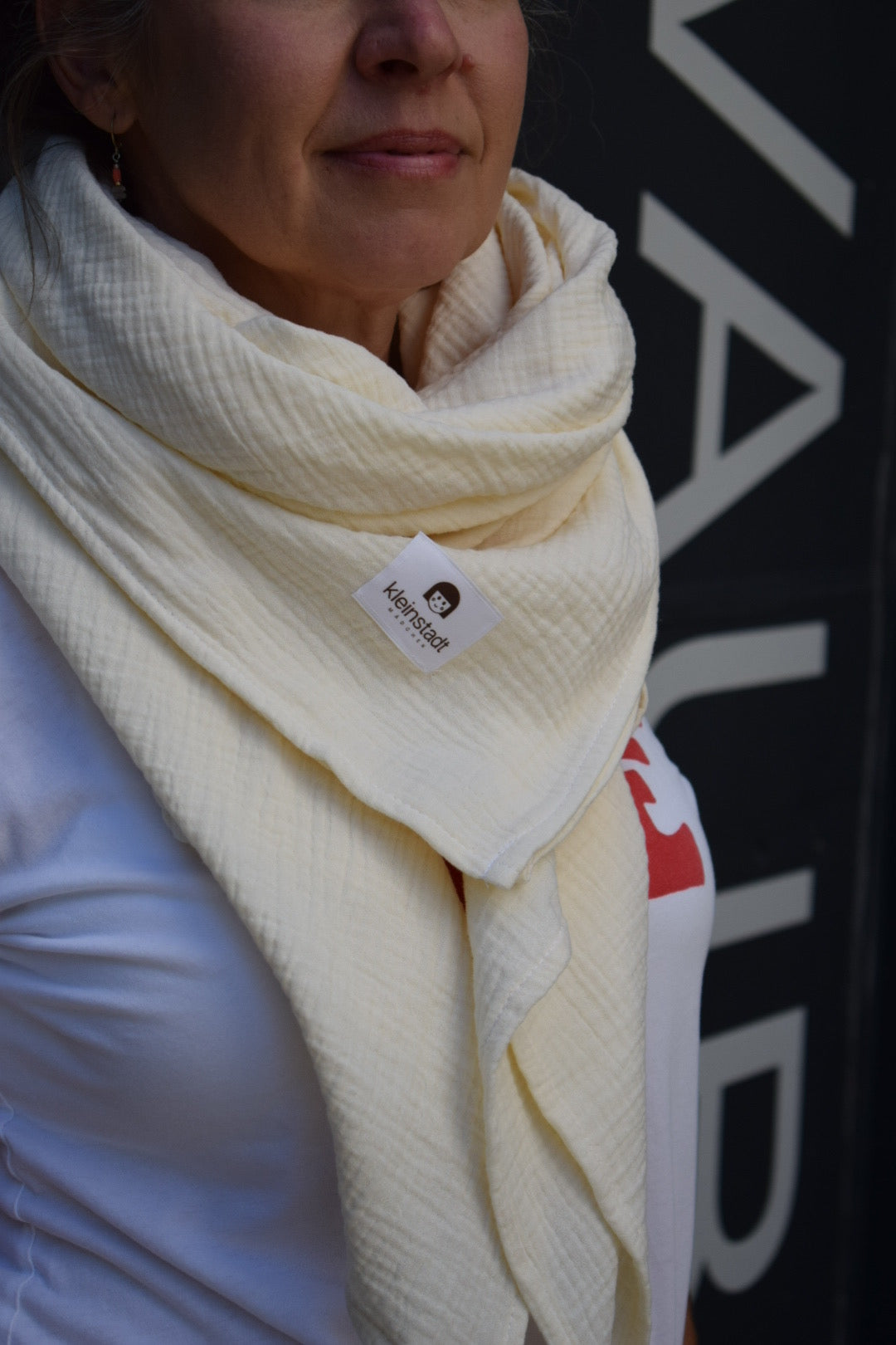 Kein Basic. Ein Statement. Musselinschal in Bio | creme