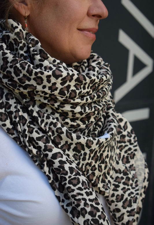 Kein Basic. Ein Statement. Musselinschal in Bio | LEO